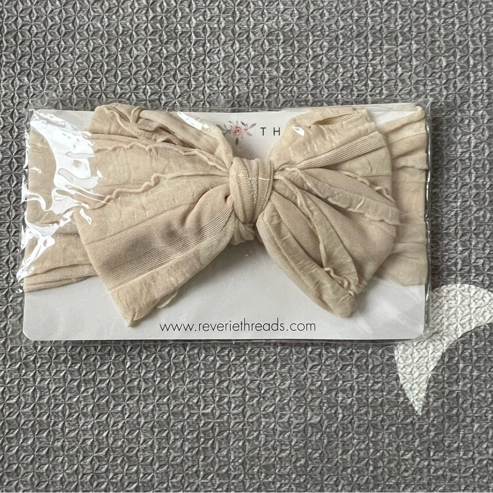 Reverie Threads baby headband. Ivory color. NWT